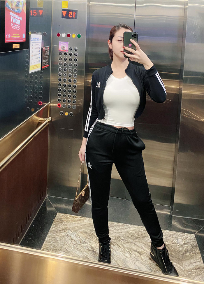 Hoa hậu họ Phạm cho biết, kiên trì tập thể thao và ăn uống khoa học, hạn chế đồ ngọt, dầu mỡ, tinh bột. Chỉ sau 3 tháng sau sinh, nàng Hậu đã giảm được gần 15kg.