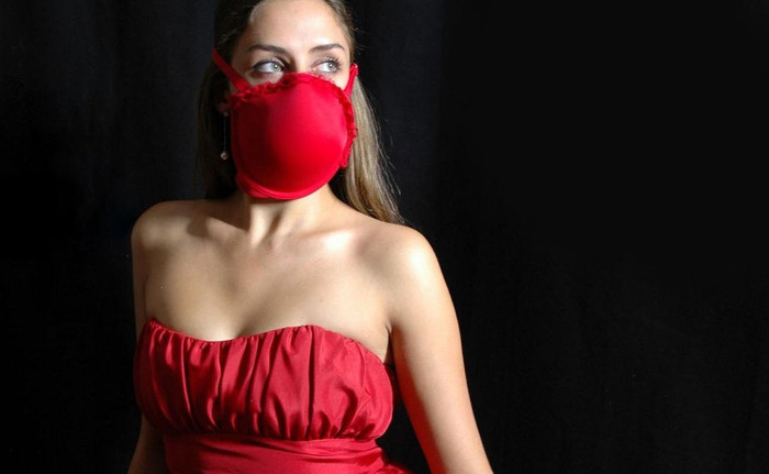 Bên cạnh quần lót nam, áo ngực cũng từng được sử dụng để làm khẩu trang giữa dịch Covid. 