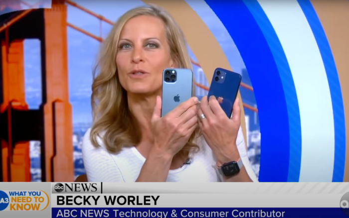 Trên tay 2 chiếc iPhone 12 và iPhone 12 Pro bản xanh dương tuyệt đẹp Ảnh 2