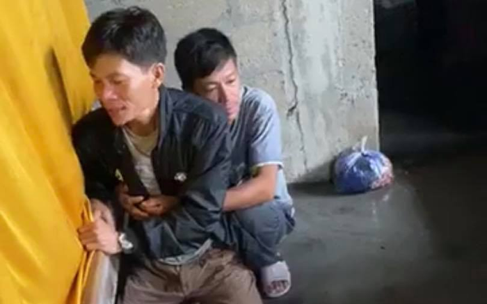 Khoảnh khắc ám ảnh người chồng sản phụ bị dòng nước lũ cuốn trôi: 'Lúc thuyền bị lật, vợ có đưa tay vẫy vẫy...' Ảnh 2