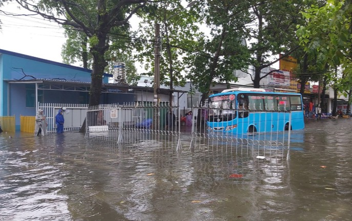 Hơn 70 trường học ở Kiên Giang cho học sinh nghỉ học do mưa bão Ảnh 2