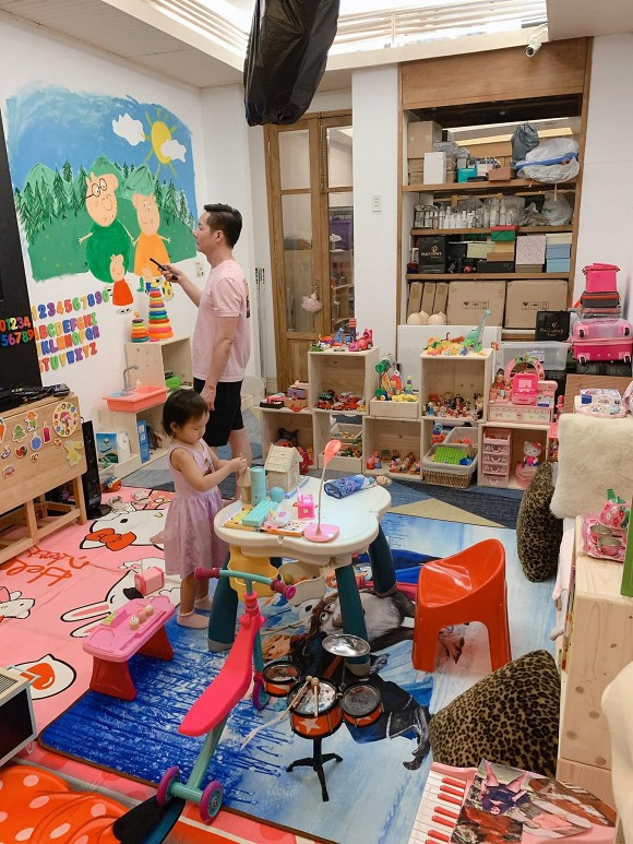 Căn phòng như showroom đồ chơi của con gái được đại gia Đức An bỏ cả tháng hoàn thiện