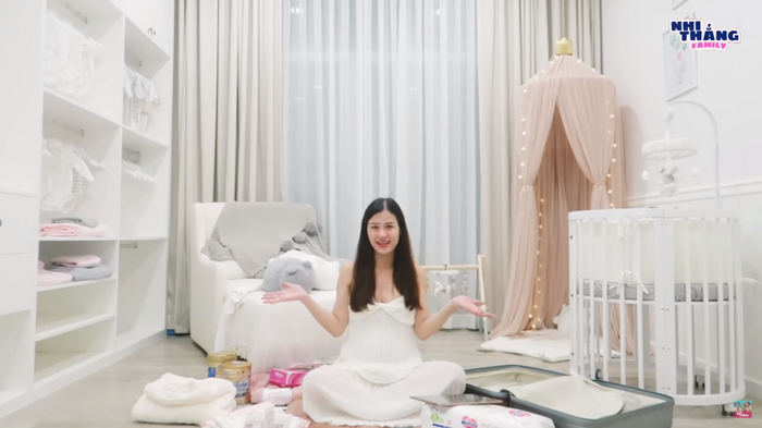 Đông Nhi khoe căn phòng được chuẩn bị cho con gái sắp chào đời