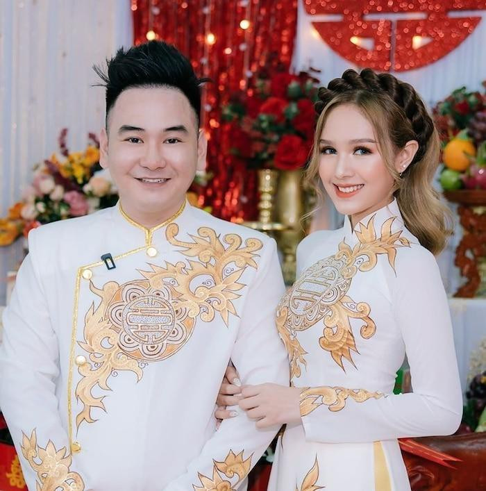 Xemesis và Xoài Non vừa tổ chức lễ cưới vào tháng 11 vừa qua