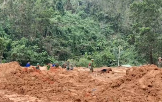 Vụ sạt lở thủy điện Rào Trăng 3: Tìm thấy thi thể Phó Tư lệnh Quân khu 4 và 12 người trong đoàn cứu hộ Ảnh 2