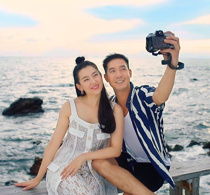 10 cặp nghệ sĩ đang yêu nhau mặn nồng trong làng giải trí xứ chùa Vàng Ảnh 3