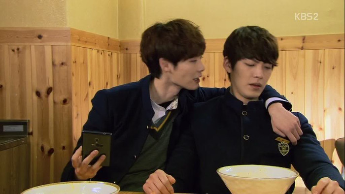 Khi những nhân vật nam phụ chiếm trọn spotlight của nam nữ chính trên màn ảnh Hàn Ảnh 18