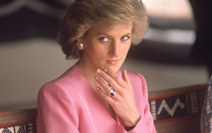 Công nương Diana bị chê thời trang thời trẻ là thảm họa Ảnh 2