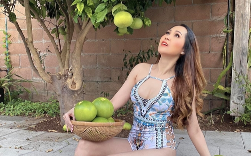 'Gái nhảy' Minh Thư mặc bikini đi hái bưởi, gợi cảm hút hồn nhưng bị chê làm lố Ảnh 2
