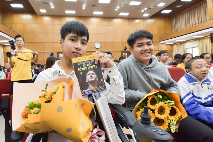 Ngô Minh Hiếu đến ĐH Bách Khoa Hà Nội tham dự lễ khai giảng của người bạn thân. Ảnh: VVN