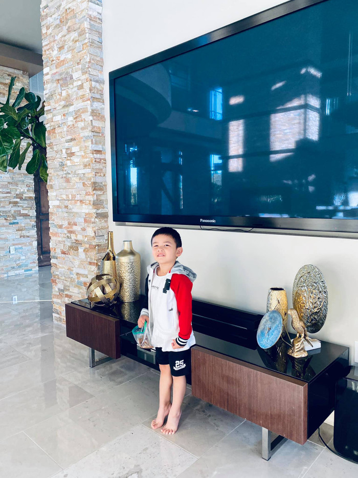 Có thể thấy, bé Thiên Từ này đã lớn phổng phao và sở hữu những nét đẹp của cả bố lẫn mẹ