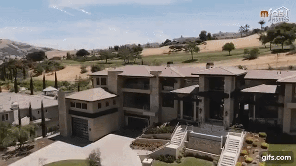 Hướng ban công với điểm nhìn đẹp, thoáng đãng, không khí trong lành