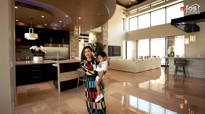 Có thể thấy, tổ ấm của Đan Trường - Thủy Tiên xa hoa, sang trọng không kém khách sạn năm sao