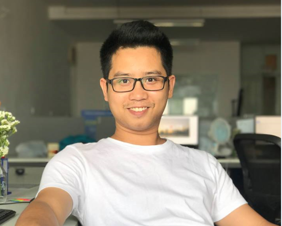 Đức Minh chọn cho mình con đường không tốt nghiệp đại học mà thay vào đó làm việc cho một tổ chức phi lợi nhuận về chống biến đổi khí hậu do chính mình sáng lập từ năm 2008