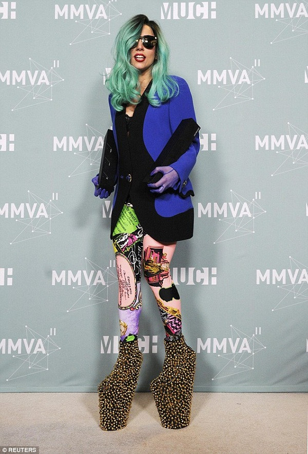 Collection giày gồm rất nhiều đôi có lẽ chỉ  có Lady Gaga mới dám mang 