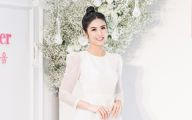 Ngọc Hân diện váy trắng nền nã tham dự sự kiện trước thông tin sắp tổ chức đám cưới Ảnh 2