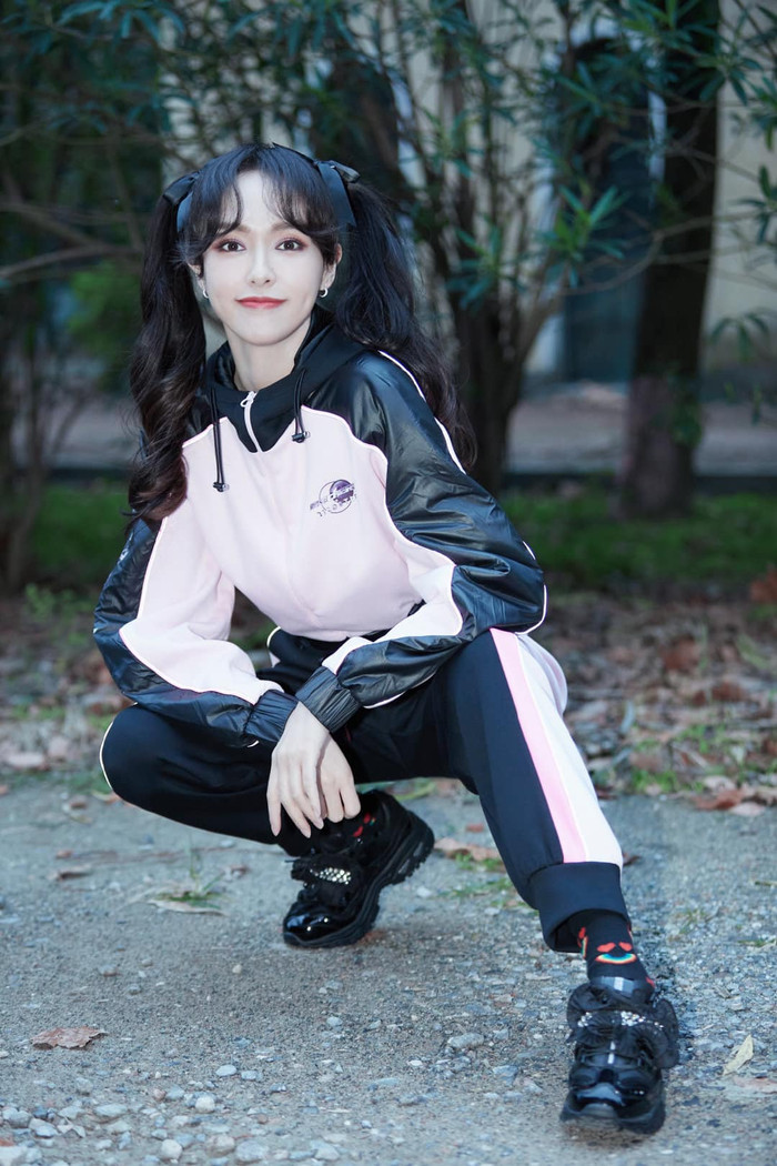 Mặc dù vẫn giữ được nhan sắc xinh đẹp, trẻ trung ở tuổi U40 thế nhưng cư dân mạng vẫn hi vọng Đường Yên nên cân nhắc kĩ trước mỗi lần muốn 'cưa sừng làm nghé'.