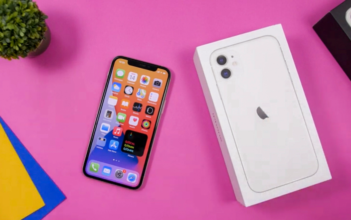 Xuất hiện video trên tay iPhone 12, cư dân mạng chê hộp mỏng và kém sang Ảnh 2