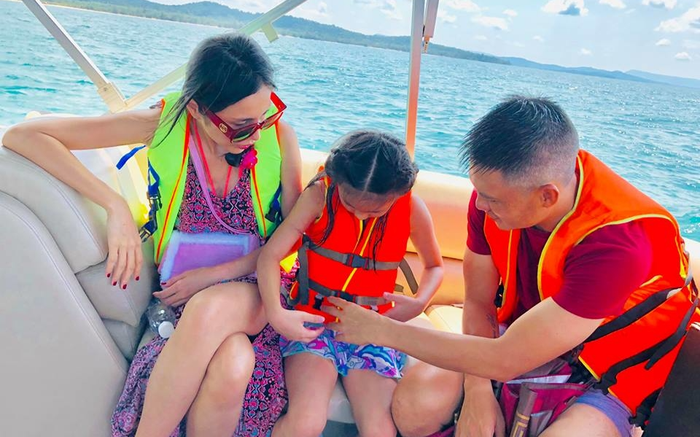 Thủy Tiên nghẹn lòng kể về phản ứng của chồng và con gái khi xem clip mình cứu trợ Ảnh 2