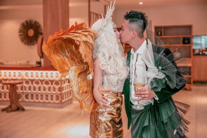 Vợ chồng đại gia Minh Nhựa kỉ niệm ngày cưới 'đơn giản', cộng đồng mạng thắc mắc: Lễ hội hoá trang hay gì? Ảnh 7