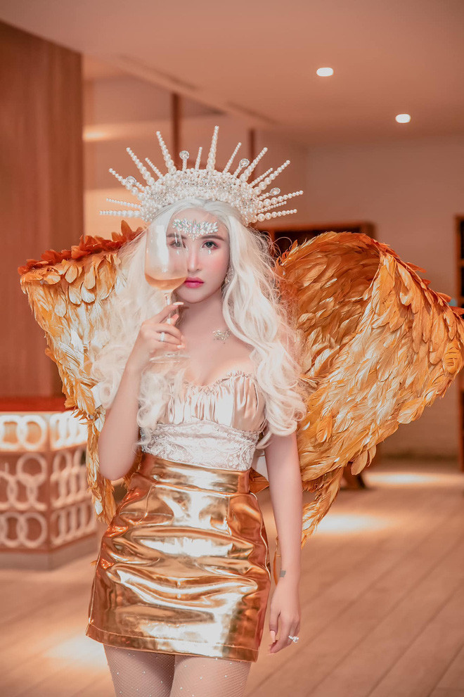 Vợ chồng đại gia Minh Nhựa kỉ niệm ngày cưới 'đơn giản', cộng đồng mạng thắc mắc: Lễ hội hoá trang hay gì? Ảnh 5