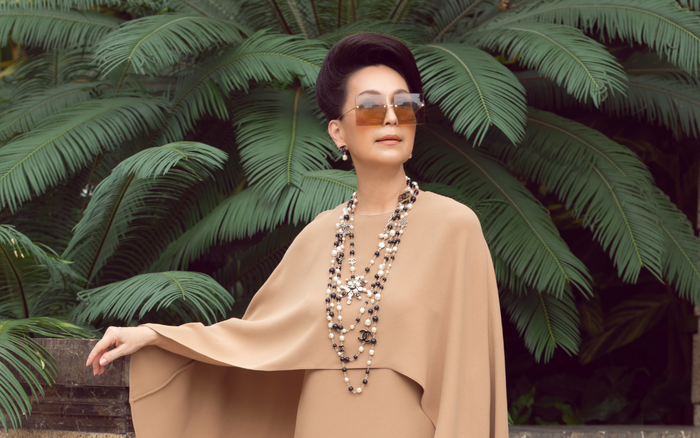 Diễm My xuống phố rực rỡ, chi đậm khi mua chục chiếc váy cùng kiểu khác màu Ảnh 2