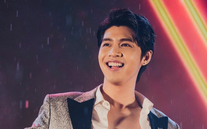 Noo Phước Thịnh đội mưa hát bất chấp vì khán giả trong đêm nhạc tại Thủ đô Ảnh 2