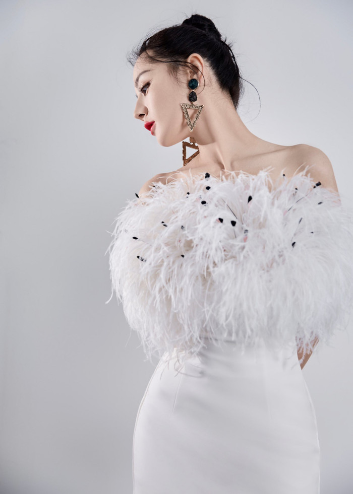 Không photoshop, Địch Lệ Nhiệt Ba xinh đẹp hay 'xấu' như Tống Thiến, da có mụn như Tống Uy Long? Ảnh 7