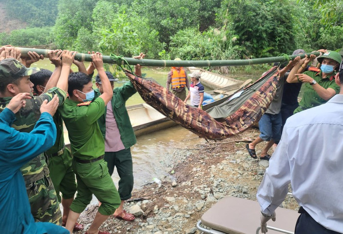 Mưa lũ gây bất lợi trong việc tìm kiếm các công nhân mất tích ở Rào Trăng 3 Ảnh 4