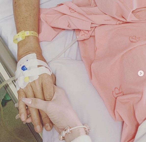 Bố đẻ Ngọc Trinh nằm viện để thực hiện ca mổ: 'Tạ ơn chúa, Bảy Tòng của mình ổn rồi' Ảnh 2