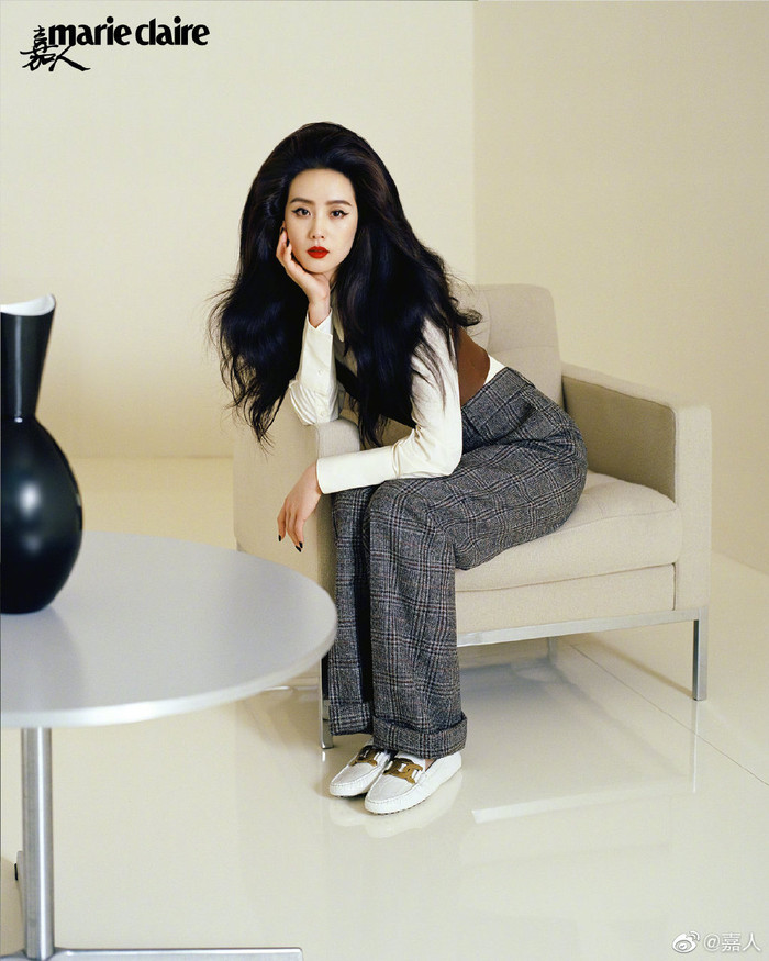 Tuy nhiên kiểu tóc này lại mang đến những phản hồi trái chiều. Phần lớn netizen cho rằng Lưu Thi Thi bị dìm và không hợp với kiểu phong cách này.