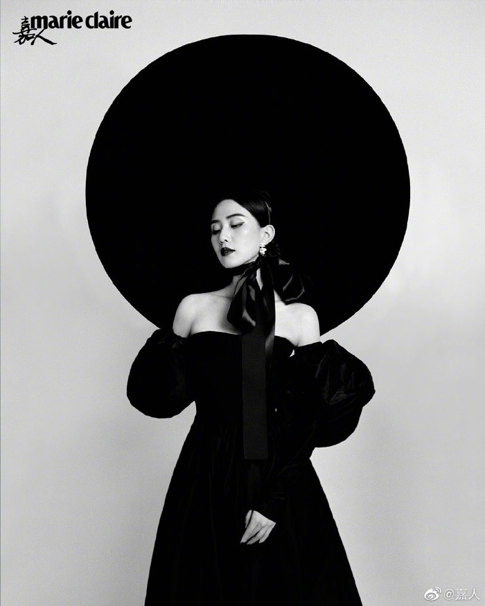 Một số hình ảnh khác của Lưu Thi Thi trên tạp chí.