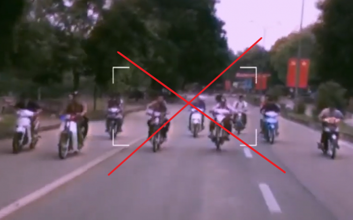 Nhóm học sinh tụ tập đua xe, bốc đầu xe máy, còn lên mạng xã hội 'tuyển thành viên' Ảnh 2