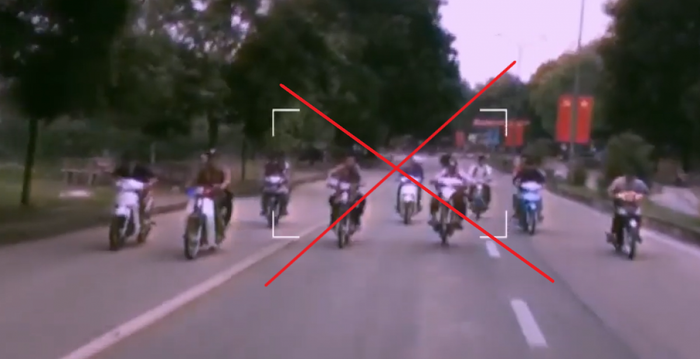 Hình ảnh nhóm 'quái xế' đua xe, lạng lách, bốc đầu,... trên đường gây nguy hiểm cho các phương tiện giao thông khác