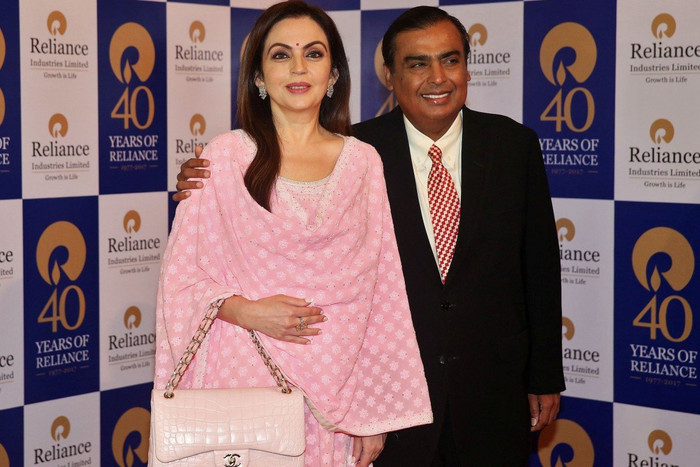 Vợ chồng tỉ phú Mukesh Ambani và Nita Ambani.
