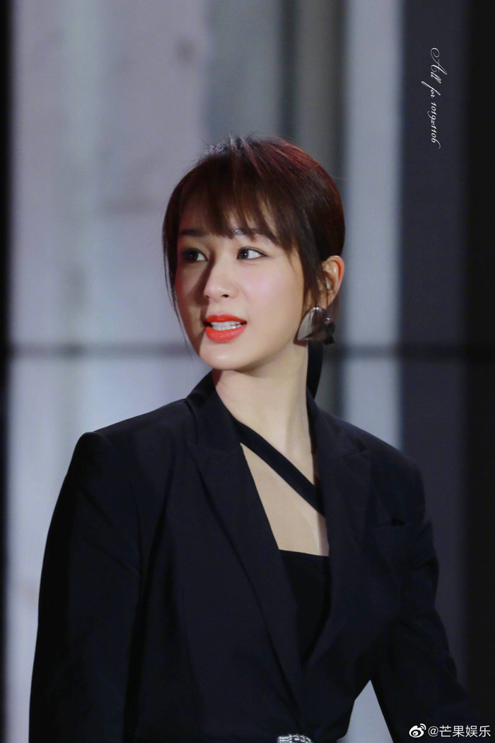 Thảm đỏ 'Điện ảnh Bắc Kinh 2020': Dương Mịch nắm chặt tay Siêu Thần, đọ sắc Dương Tử - Quan Hiểu Đồng Ảnh 32