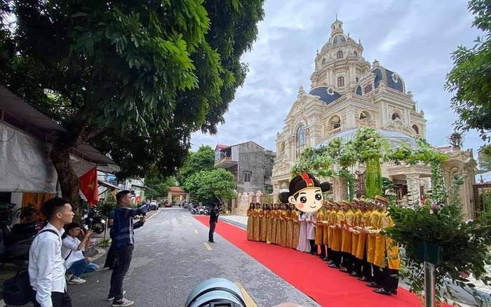 Tuyên Quang: Đám cưới siêu 'khủng' tổ chức trong lâu đài dát vàng, rước dâu bằng Rolls-Royce tứ quý 8888 Ảnh 2