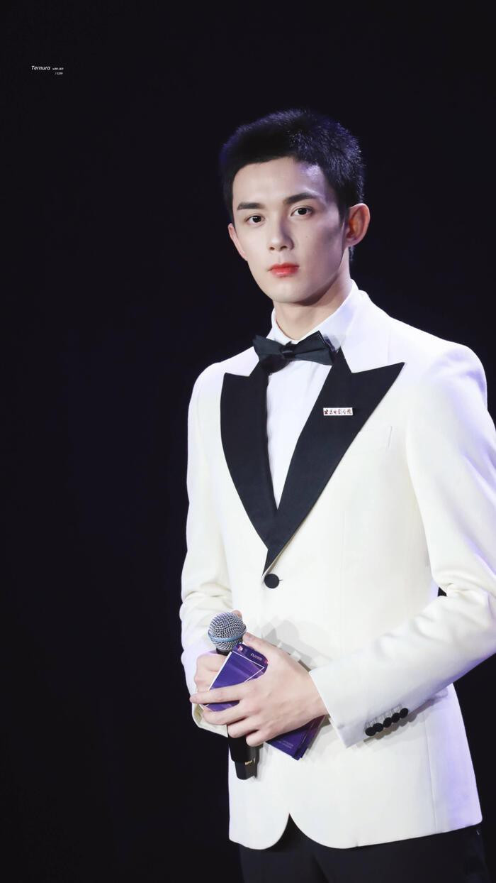 Sau bao tin đồn bất hòa, Dương Mịch và Diêu Thần lại tỏ ra thân thiết, tay trong tay trên thảm đỏ Ảnh 3