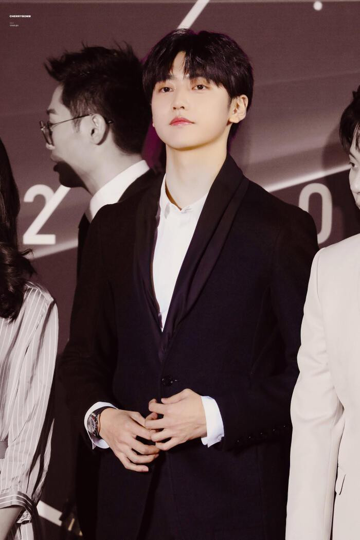 Sau bao tin đồn bất hòa, Dương Mịch và Diêu Thần lại tỏ ra thân thiết, tay trong tay trên thảm đỏ Ảnh 4