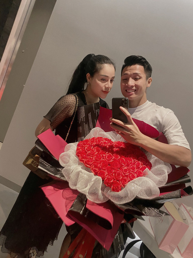 Khoảnh khắc hạnh phúc của Khánh Linh và Bùi Tiến Dũng.