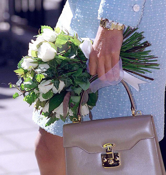 Cố Công nương Diana từng đeo chiếc đồng hồ Cartier French Tank.