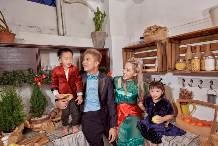 Tổ ấm 4 người hạnh phúc của BigDaddy và Emily.