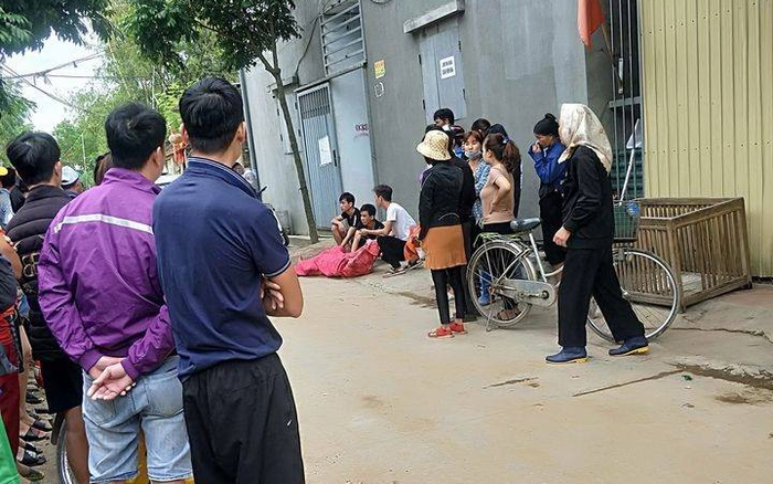 Xuống nhà trọ thăm thì phát hiện vợ ở cùng người đàn ông khác, chồng cầm dao chém 2 người thương vong Ảnh 2