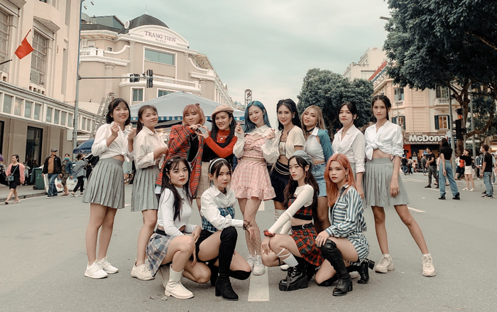 Liz Kim Cương 'bắt tay' 2 nhóm nhảy từng chiến thắng cuộc thi của YG, 'quẩy' Lovesick Girls (BlackPink) 'tưng bừng' đường phố Ảnh 2