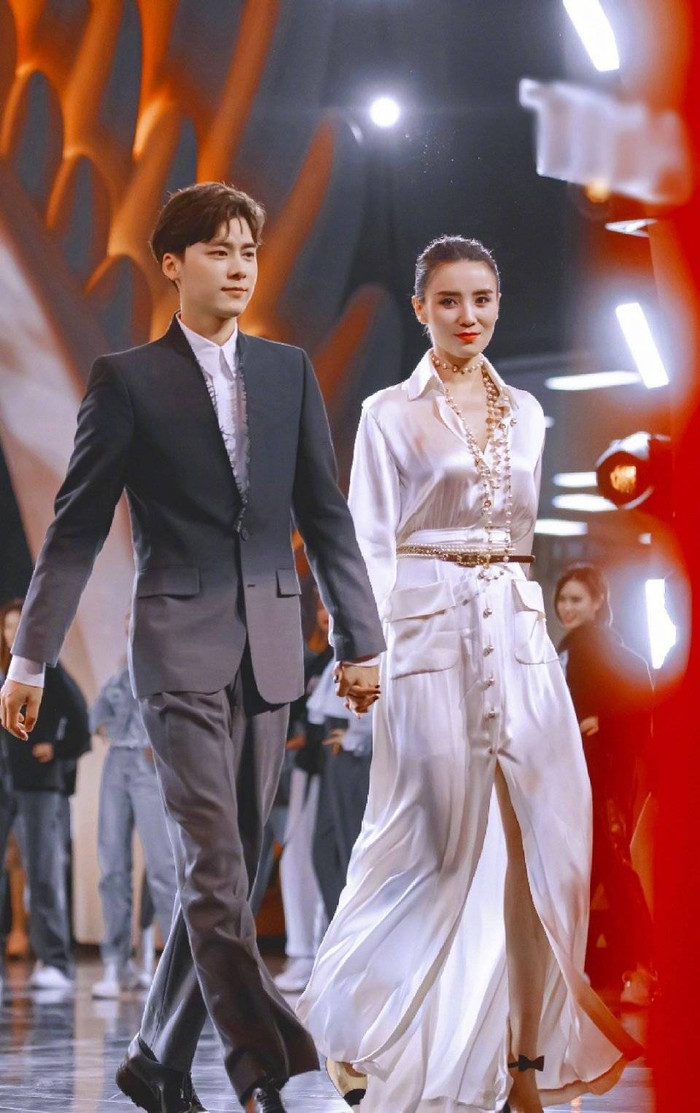 Toàn cảnh 'Kim Ưng 2020': Triệu Lệ Dĩnh - Vương Nhất Bác thắng giải, Tống Thiến 'tỏa' thái độ trề môi và màn tấu hài của Lý Dịch Phong Ảnh 52