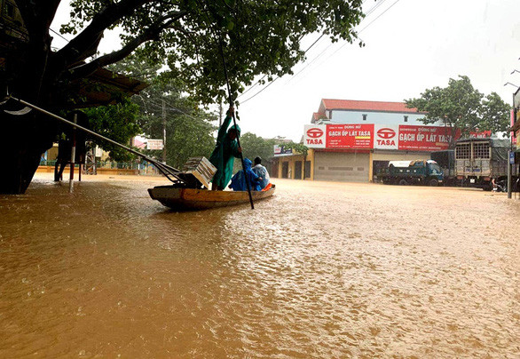 Nước sông Kiến Giang lên cao. Ảnh: X.Vương/Tuổi Trẻ