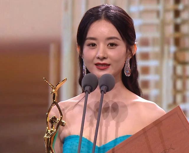 Thái độ của Vương Nhất Bác khi nhận giải thưởng Kim Ưng gây tranh cãi Ảnh 5