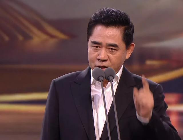 Thái độ của Vương Nhất Bác khi nhận giải thưởng Kim Ưng gây tranh cãi Ảnh 20