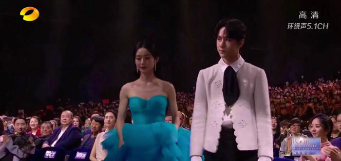 Triệu Lệ Dĩnh có ý tốt giới thiệu Vương Nhất Bác với bậc tiền bối nhưng lại bị dân mạng công kích Ảnh 15