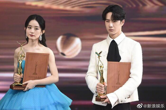 Triệu Lệ Dĩnh có ý tốt giới thiệu Vương Nhất Bác với bậc tiền bối nhưng lại bị dân mạng công kích Ảnh 8